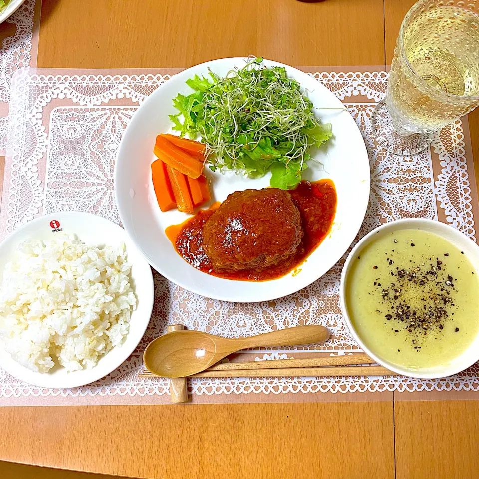 トマト煮込みハンバーグとさつまいもポタージュ|かなママさん