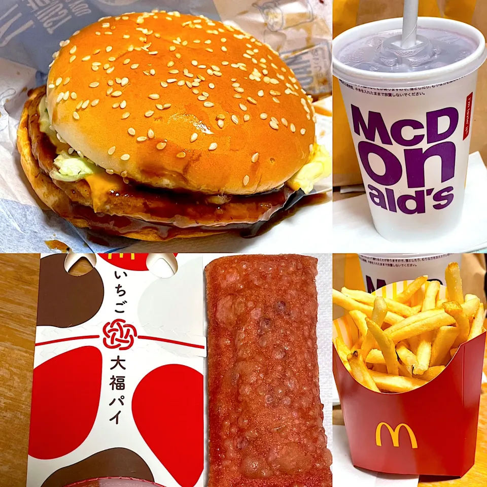 Snapdishの料理写真:チーズチーズテリヤキバーガー🍔　いちご大福パイ🍓🥧　ポテト🍟　ファンタグレープ🍇|るみおんさん