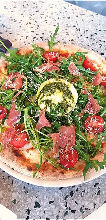 Snapdishの料理写真:pizza with  jamon,burata cheese,lucola|Make Kさん