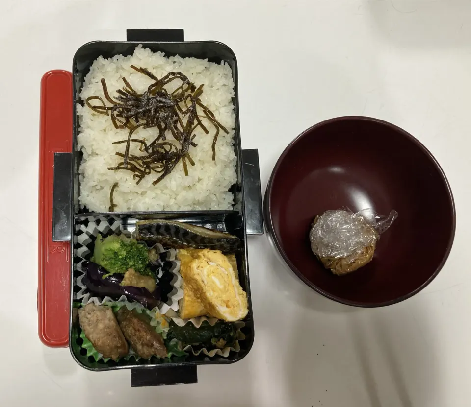 Snapdishの料理写真:パパ弁☆卵焼き☆ハンバーグ☆鯖☆ほうれん草のお浸し☆揚げ茄子とブロッコリーのポン酢和え☆みそ玉|Saharaさん