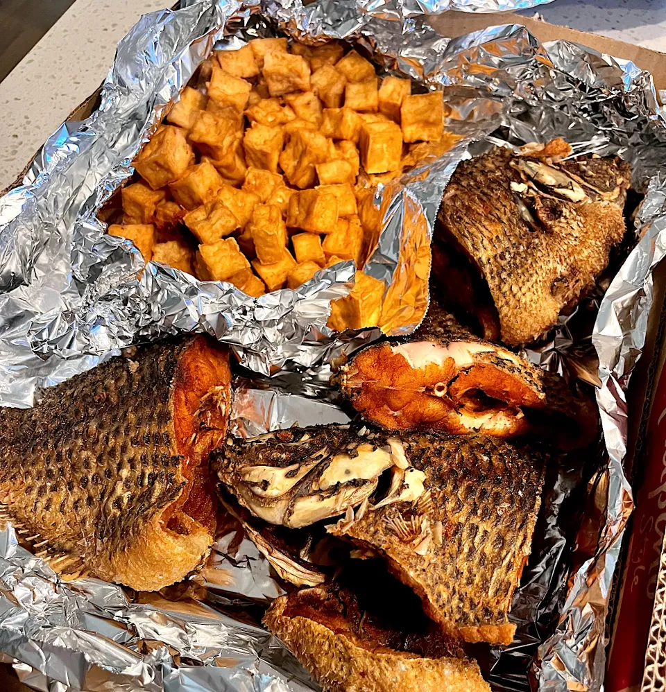 Fried tilapia and fried tofu|🌺IAnneさん