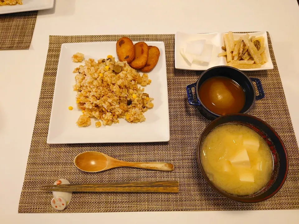 今日の夕食　ごぼうとツナの焼き飯、ごぼう大根サラダ、酢大根、高野豆腐の味噌汁|pinknari🐰🌈さん