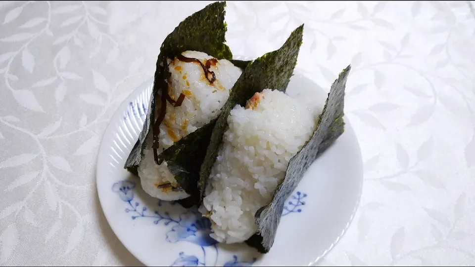 4/3の夜勤弁当
おにぎり2種🍙|卯月さん