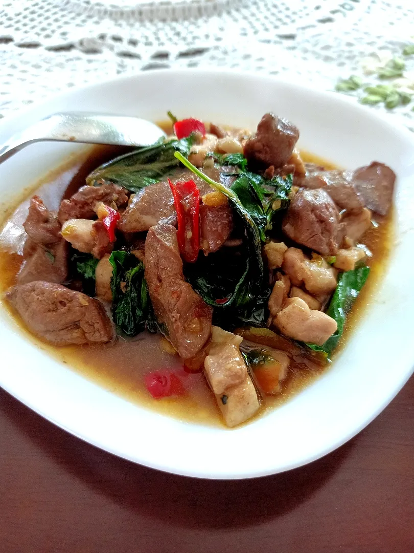 Stir-fried Spicy Thai Sweet Basil w/ Chicken & Chicken Liver 🌶️🌶️🌶️|An'leeさん