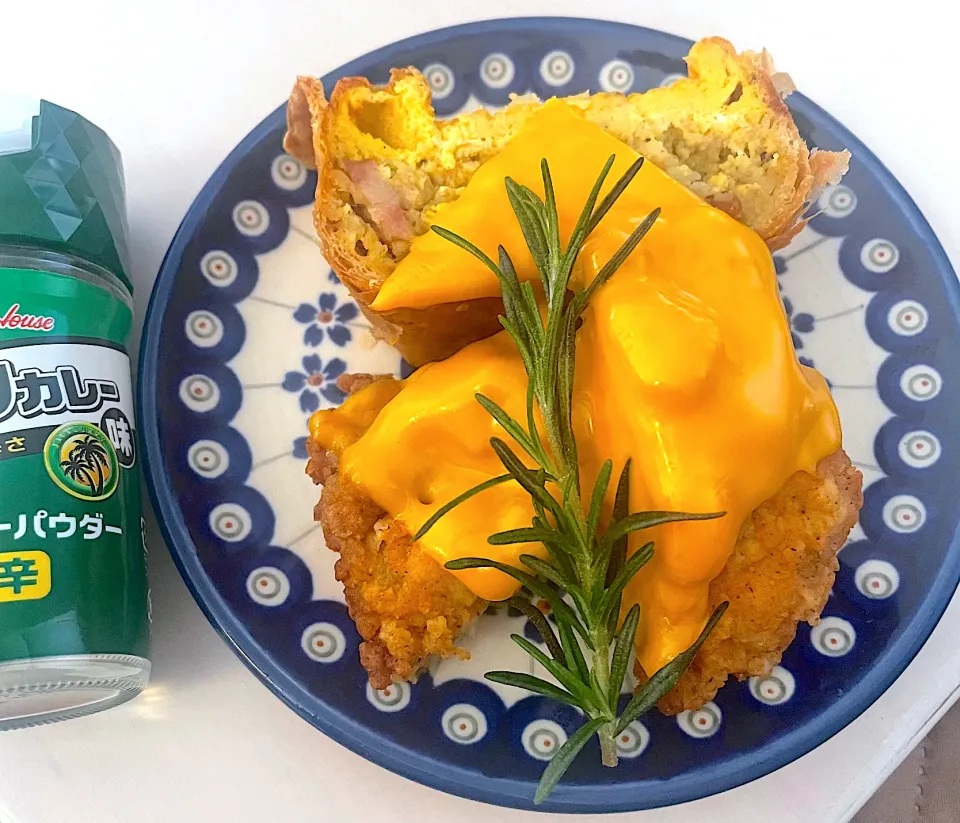 新じゃがのカレーキッシュとフライドチキンのチーズがけ|jiruさん