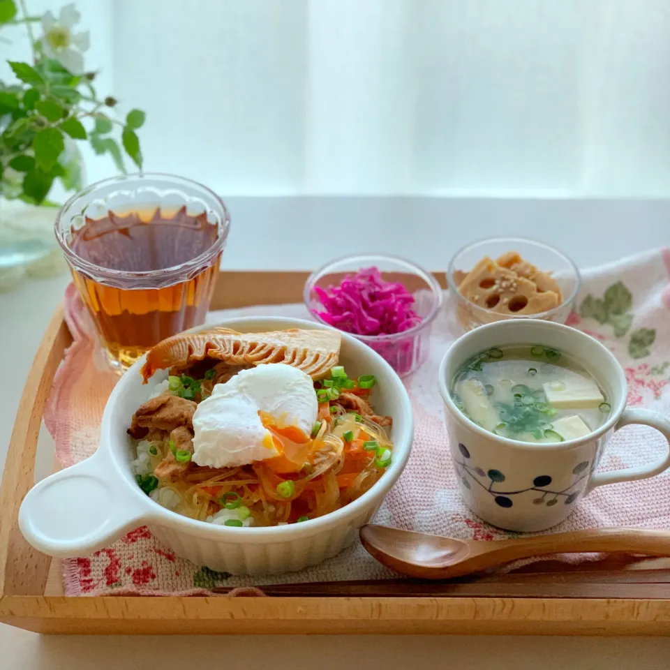 チャプチェ丼♡|わことひろさん