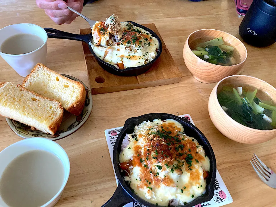 Snapdishの料理写真:大豆ミートハンバーグでカレー豆乳ドリア❤️小松菜のコンソメスープ❤️ブリオッシュ食パン🍞❤️蕎麦湯の残り|さくたえさん