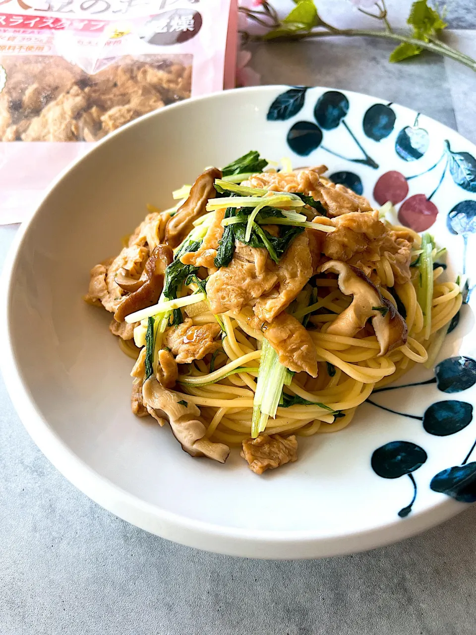 Snapdishの料理写真:大豆のお肉と水菜の和風ペペロンチーノ|hapipupepoさん