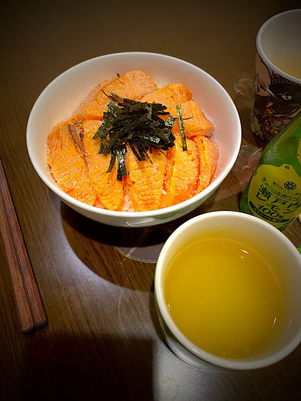 Snapdishの料理写真:炙りサーモン丼　焼き海苔　お茶|ch＊K*∀o(^^*)♪さん