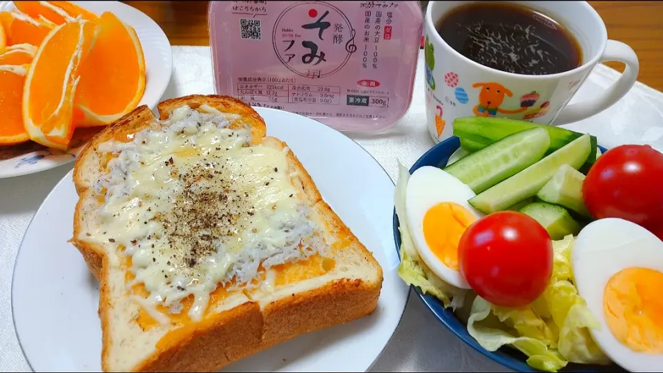 4/4の朝食
発酵そみファを使って
チーズとしらすのそみファトースト|卯月さん