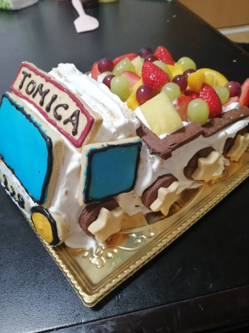 トラックケーキ🍰
めちゃラクカスタードクリームを使って
作ってみました(^^)|すず❤さん