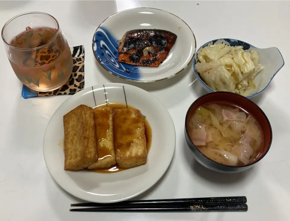 Snapdishの料理写真:作り置きとアルモンデ晩御飯☆鯖みりん☆キャベツの胡麻酢和え☆厚揚げ焼き（焼き肉のタレ）☆みそ汁（白菜・葱・ベーコン）|Saharaさん