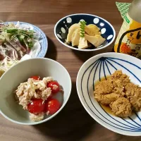 Snapdishの料理写真:鰹のたたき、ぶりの真子の煮付け、筍の煮物、ツナ+クリチ+ミニトマトの和え物|すめさん