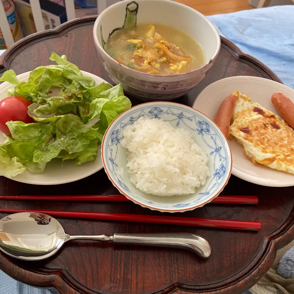 Snapdishの料理写真:ベッドの上で朝ごはん|やさこさん