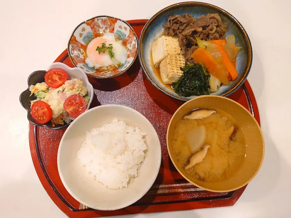 肉豆腐、温泉卵、ポテトサラダ、味噌汁|sorsmdさん