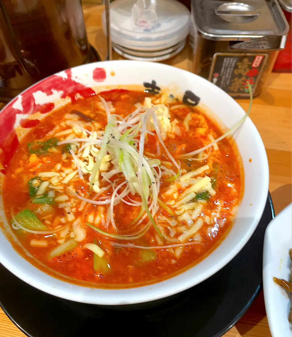 チーズトマト酸辣湯麺🍜|るみおんさん