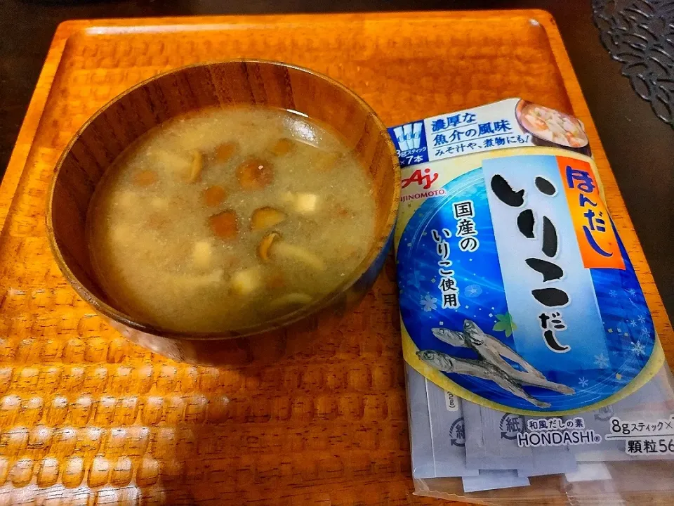 Snapdishの料理写真:シンプルだけど美味しい味噌汁
なめこ汁
モニター味の素いりこだし使用|vege食堂さん