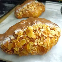 Chocolate Almonds Croissant - Avens restaurant|Khalil Ladhibiさん