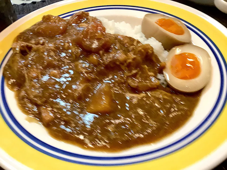 2日目のカレー🍛『煮卵乗っけ』😋|アライさんさん