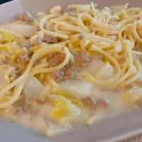 Snapdishの料理写真:白菜とひき肉のホワイトソースパスタ|ぴらこさん