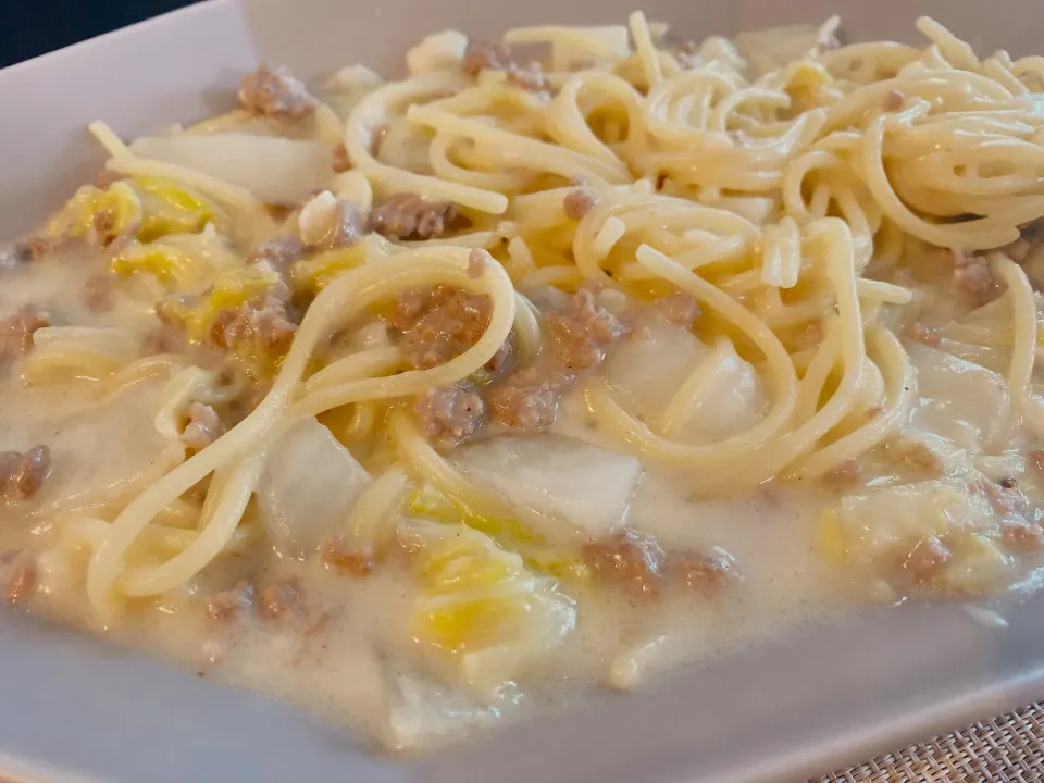 白菜とひき肉のホワイトソースパスタ|ぴらこさん