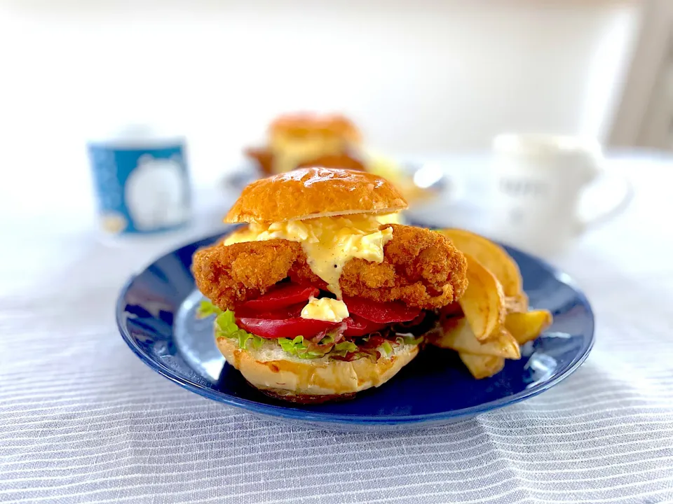 Snapdishの料理写真:チキンカツタルタルソースバーガー🍔|ゆかりさん