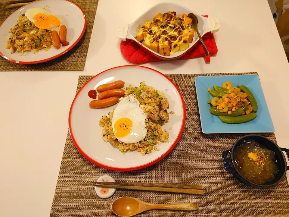 Snapdishの料理写真:今日の夕食　サバ缶炒飯、スナップエンドウとえびのバター焼き、ところてん、厚揚げ海苔納豆チーズ焼き|pinknari🐰🌈さん