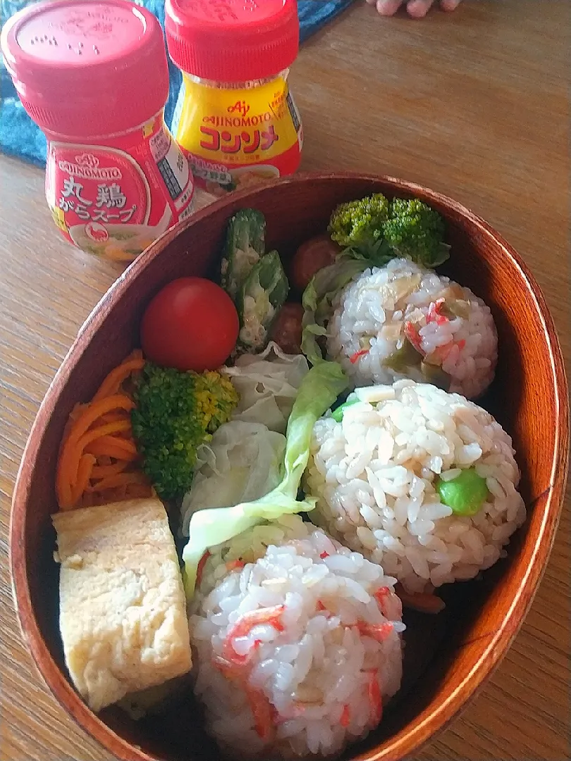 Snapdishの料理写真:まん丸おにぎり弁当|まきごろうさん