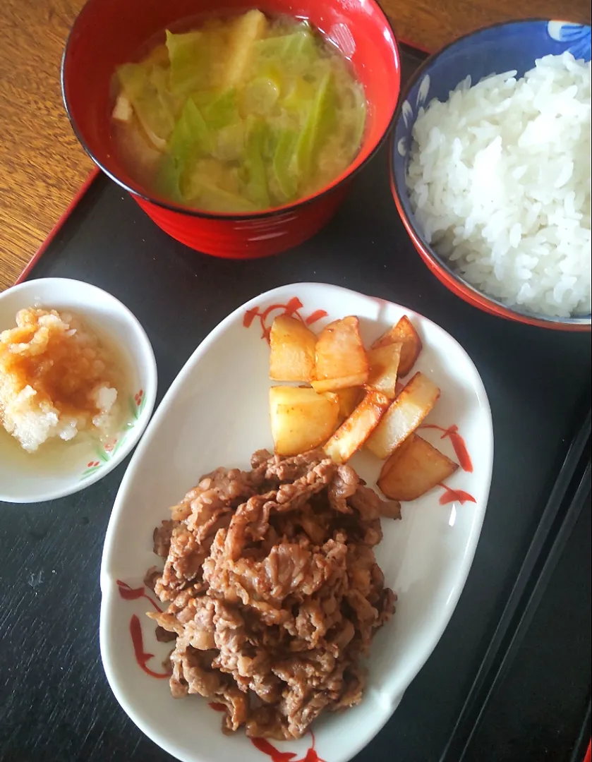 朝ごはん🌸
牛肉塩コショウ焼き
大根おろしで
じゃがいも
キャベツと白ねぎとうすあげのみそ汁|たつかばさん