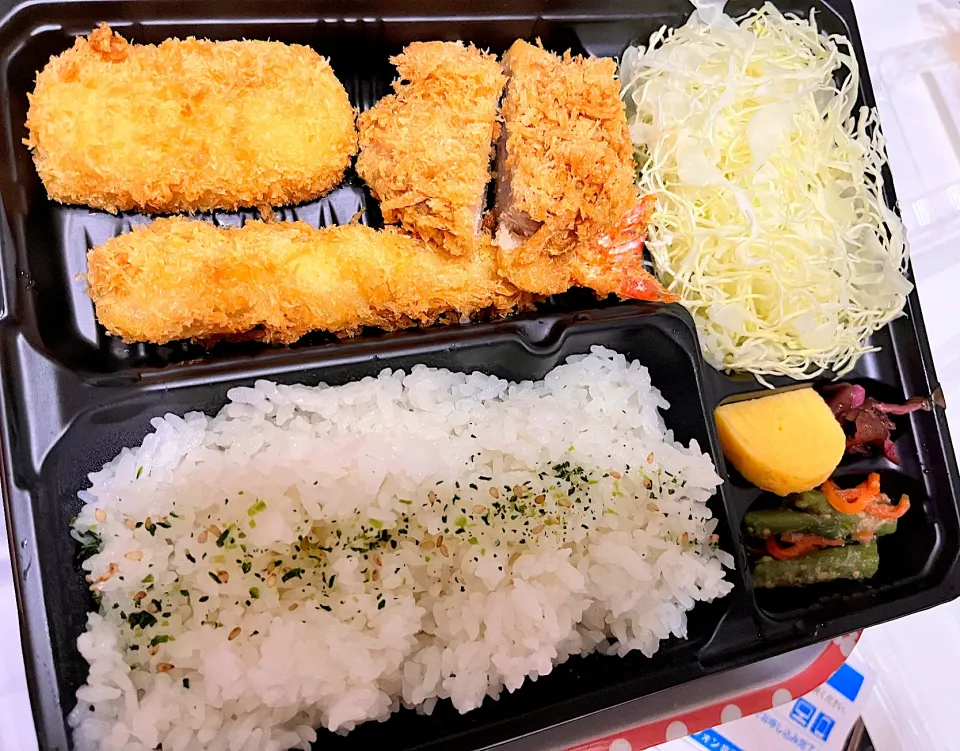 さぼてんミックスフライ弁当|こぢえさん