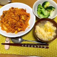 Snapdishの料理写真:キムチ炒飯|meryleさん