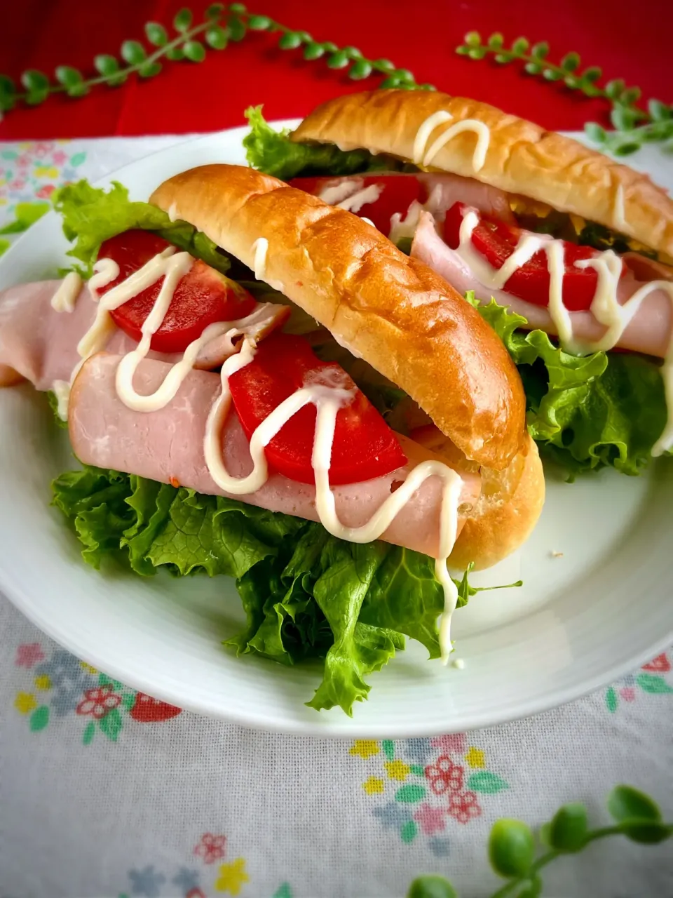 レタス⭐︎ハム⭐︎トマトサンド|スイーツポテトさん