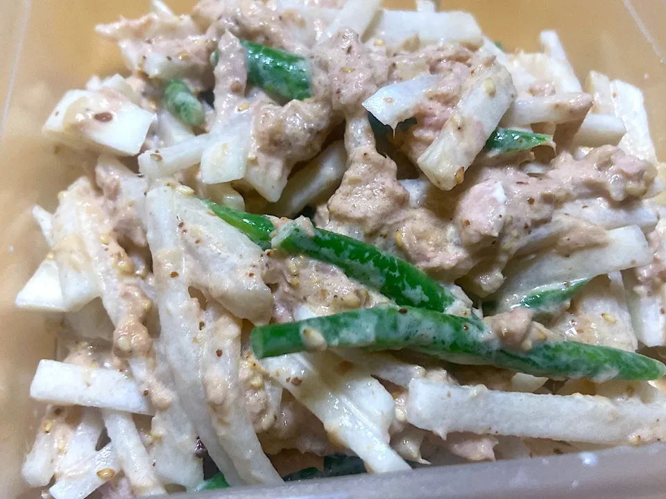 胡麻いっぱいの大根とお豆さんのツナサラダ🥗|サチ😊さん