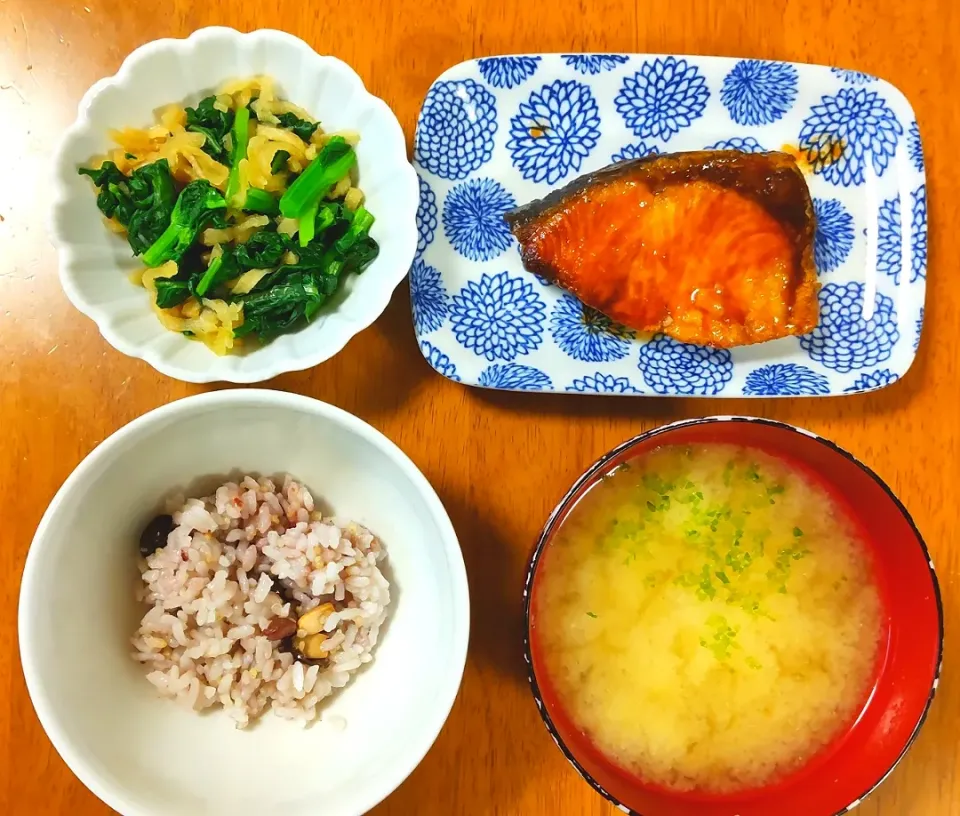 2023 0402　これうまつゆで鰤の照り焼き　切り干し大根とかき菜のおひたし　しじみのお味噌汁|いもこ。さん