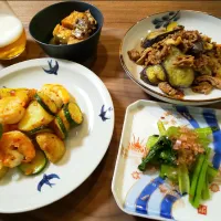 菜焼き、厚揚げと鯖のみそ煮、なす+合い挽き肉+舞茸のグレービー炒め、新じゃが+海老+ズッキーニのガーリックアンチョビ炒め|すめさん