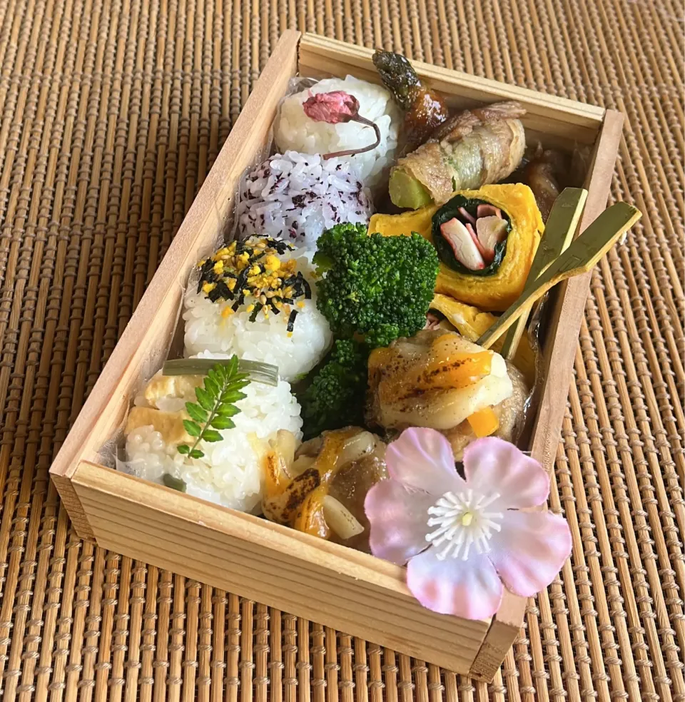 お花見おにぎり弁当|エコル　ピコさん