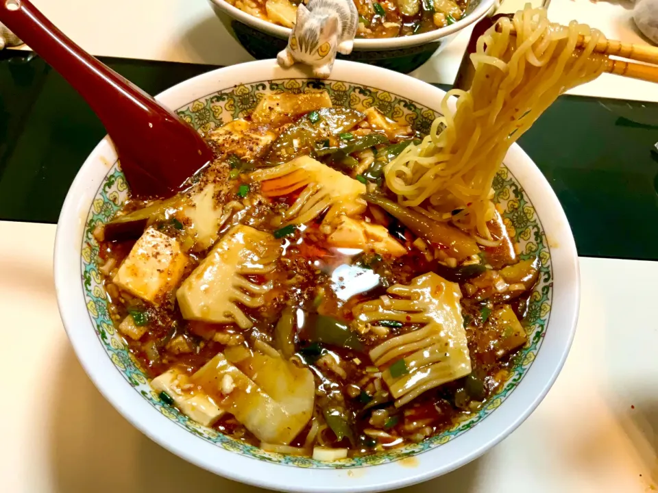 今週は毎日タケノコです。今日は定番の麻婆麺に使いました。具材は、豚バラ🥓、茄子🍆、ピーマン🫑、豆腐▫️|Takeshi  Nagakiさん