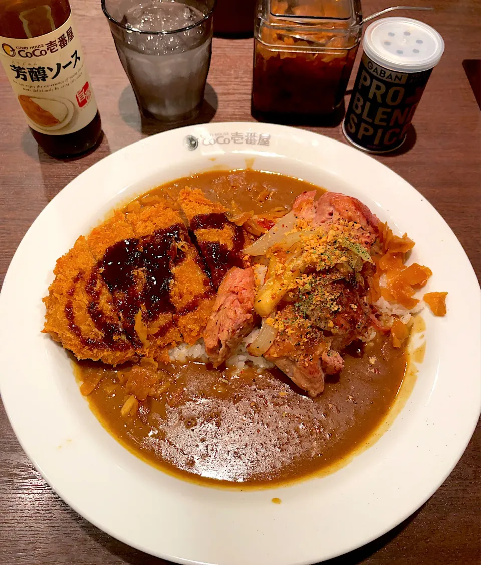 肉塊レベル1とキャベツメンチカツのカレー🍛|るみおんさん