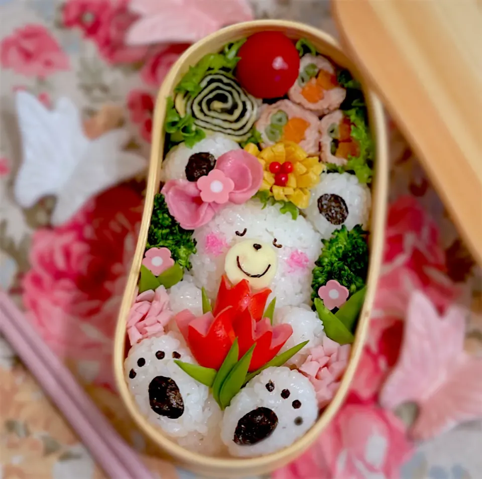 クマちゃん🧸とチューリップ🌷のお弁当😊|AXさん