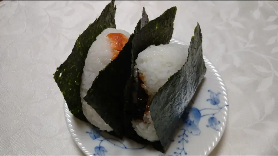 4/6の夜勤弁当
おにぎり2種🍙|卯月さん