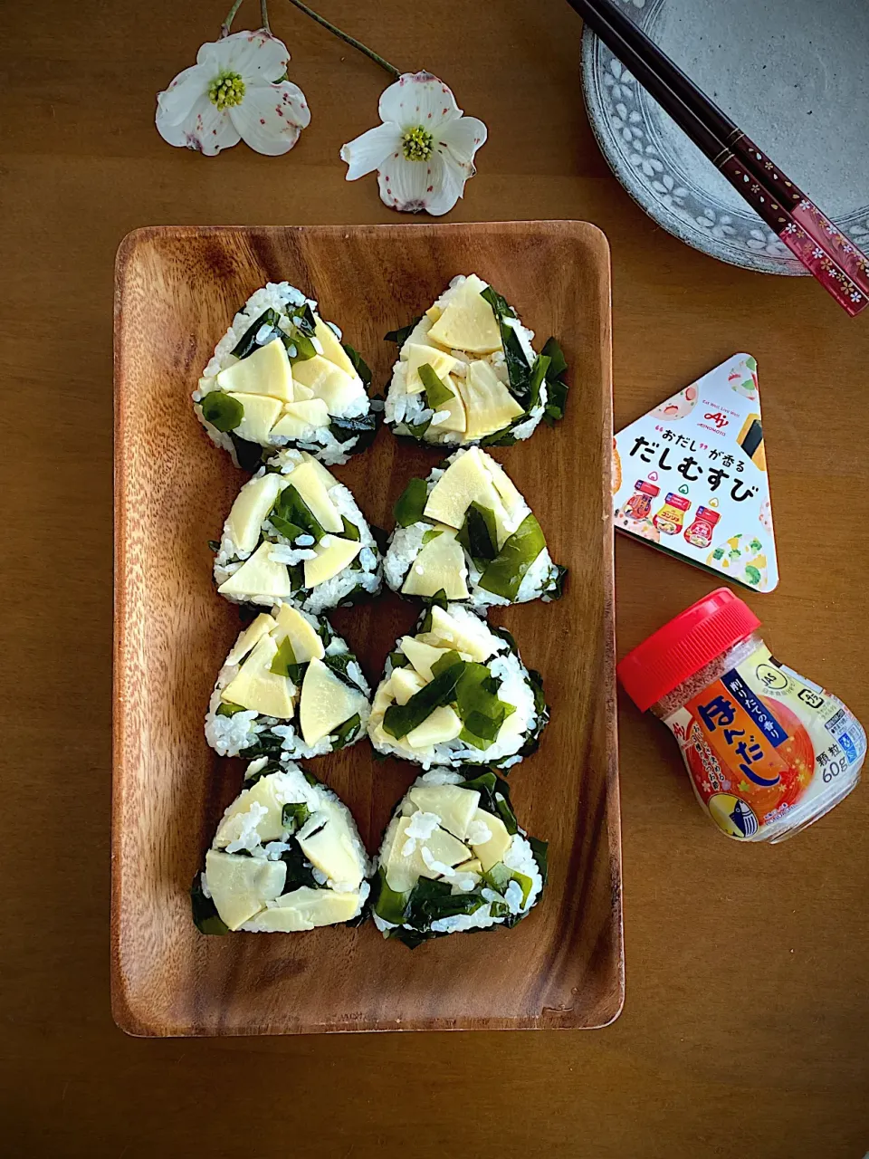 たけのことワカメの若竹煮おにぎり🍙|Miki (^_−)−☆さん