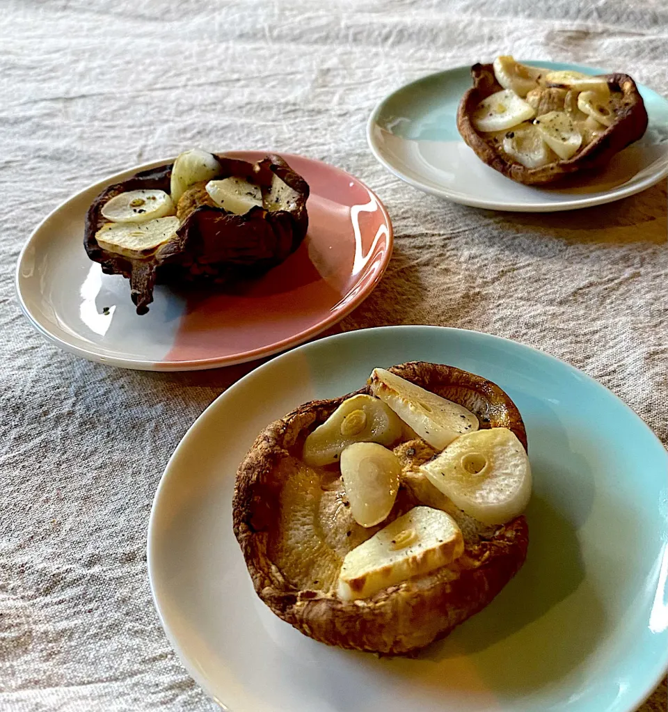 椎茸とにんにくのオリーブオイル焼き|かっちゃん杉さん