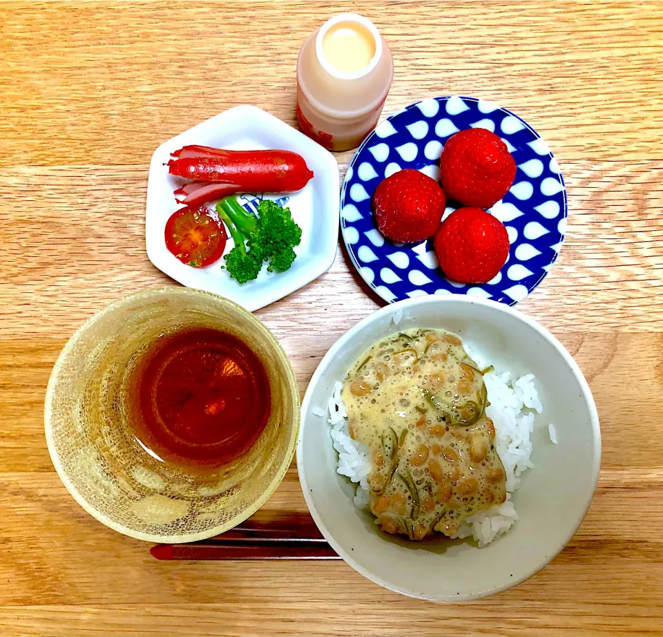 娘の朝ごはん（野菜、果物、ヤクルト必須）|Makiさん