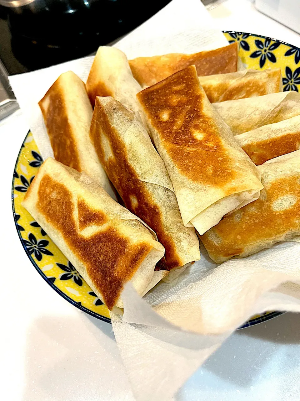 Snapdishの料理写真:豚ともやしの焼き揚げ春巻き|のろさん