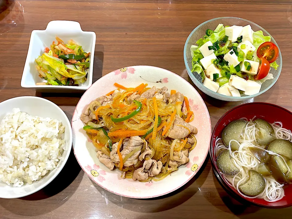 Snapdishの料理写真:豚こまチャプチェ　茄子の煮麺　豆腐サラダ　春キャベツと桜えびのバター醤油炒め|おさむん17さん