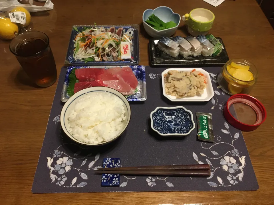 鮪の刺身、土佐造り、鯖寿司、卯の花のお惣菜(夕飯)|enarinさん