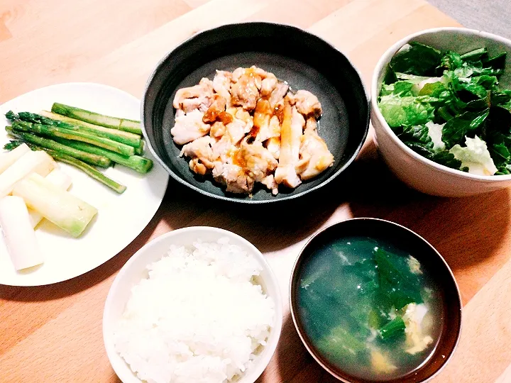 鶏肉の和風煮
アスパラガス/白ネギ焼き
サンチュ
ほうれん草と卵のお味噌汁|きりんさん