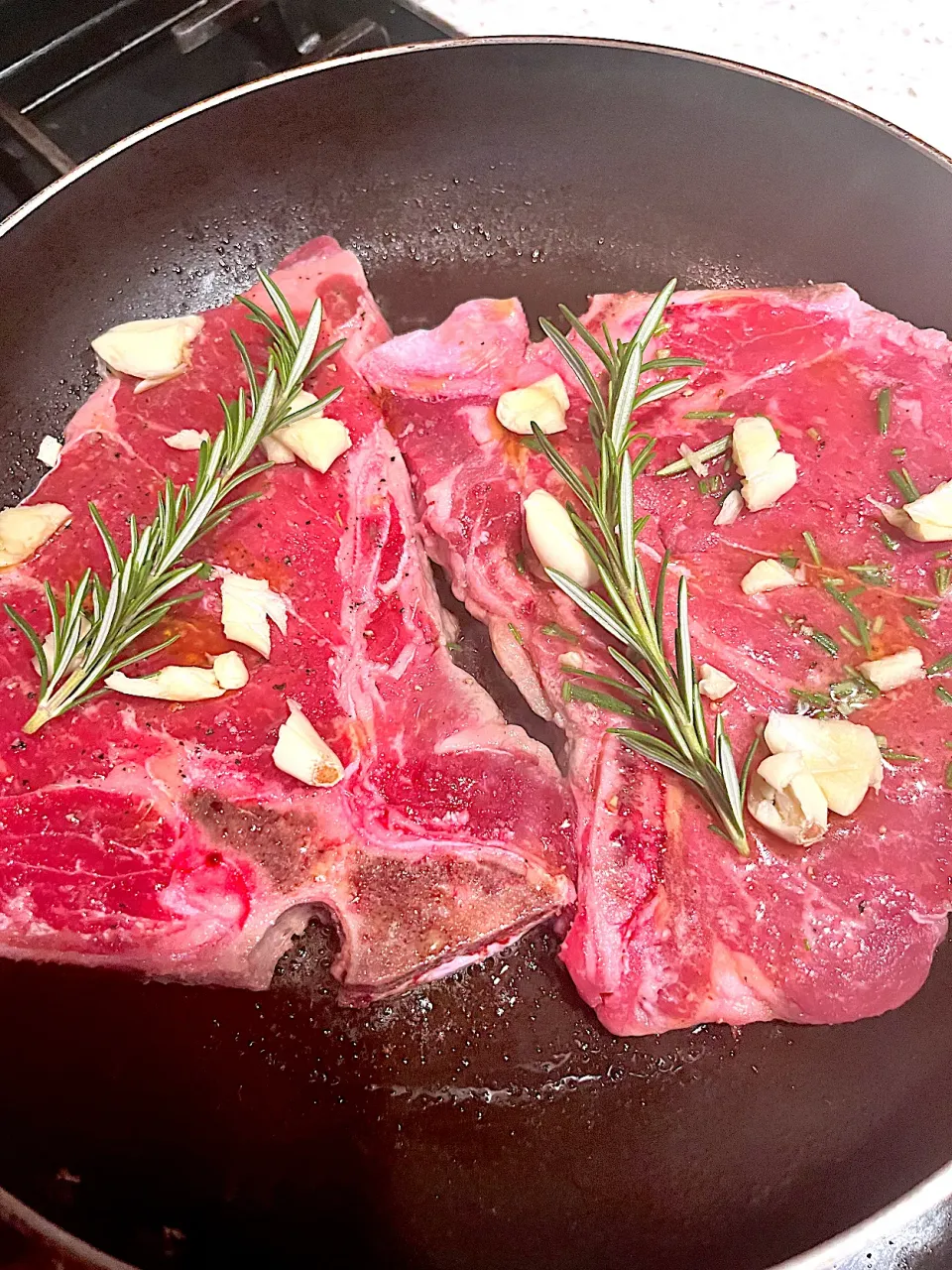 T-bone steak with butter, garlic & rosemary|🌺IAnneさん