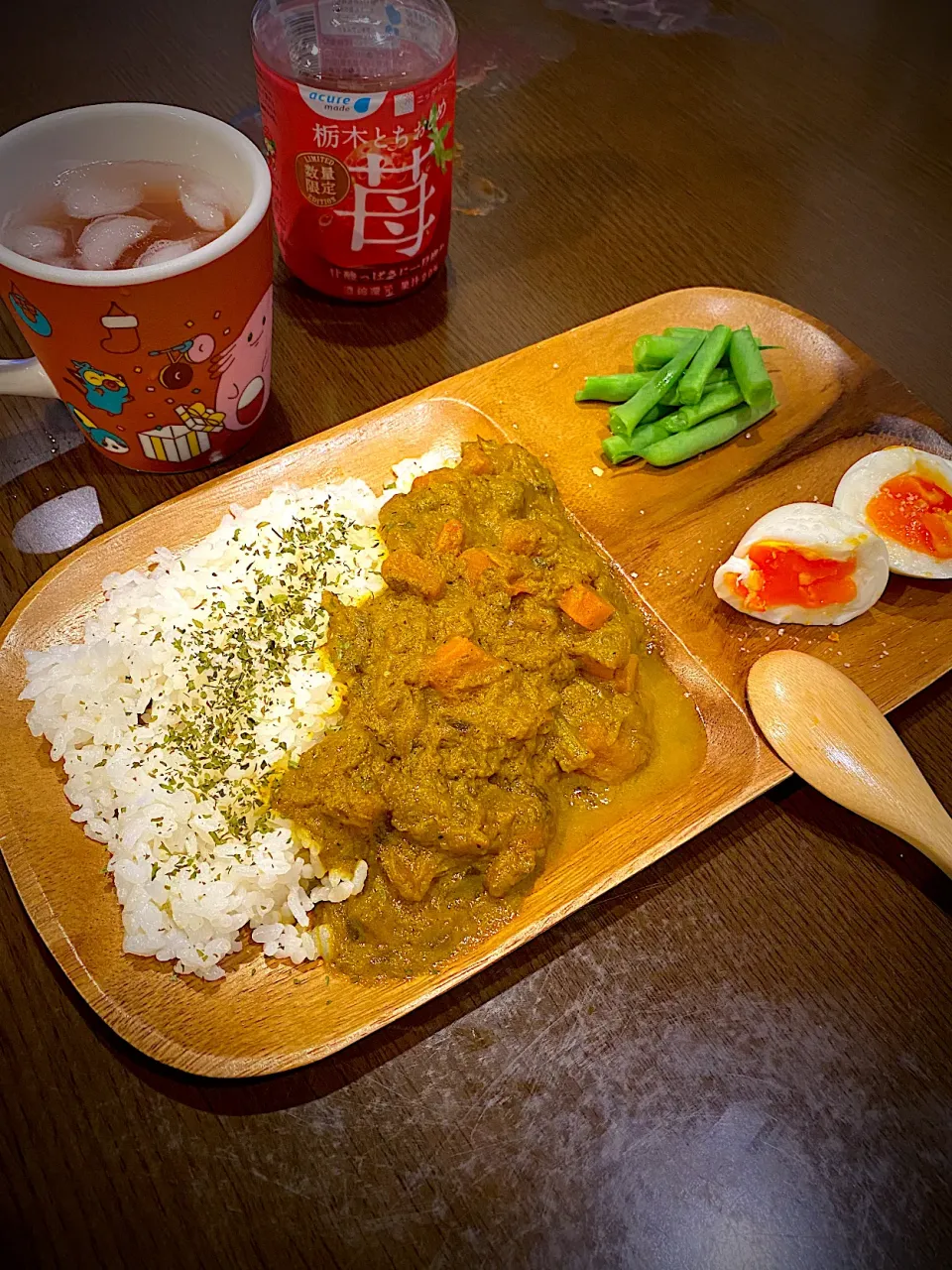 ビーフスパイスカレー　半熟卵　蒸しいんげん　ダージリンティー|ch＊K*∀o(^^*)♪さん