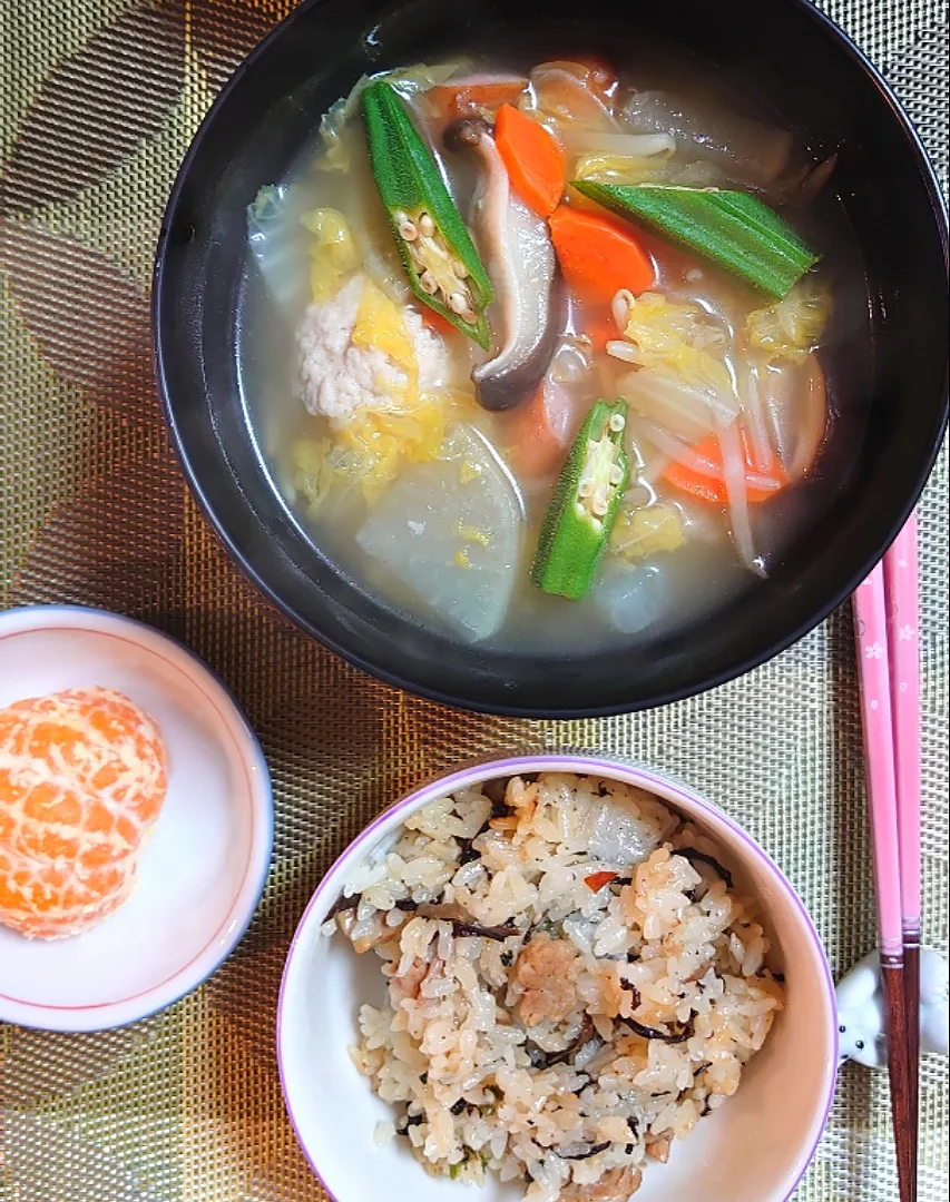 ヒジキの炊き込みご飯と白菜のお汁で朝ご飯🌅|ポチさん